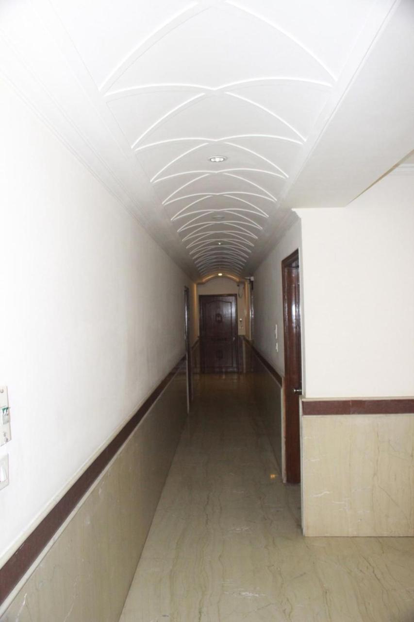 Hotel Smart Plaza ニューデリー エクステリア 写真