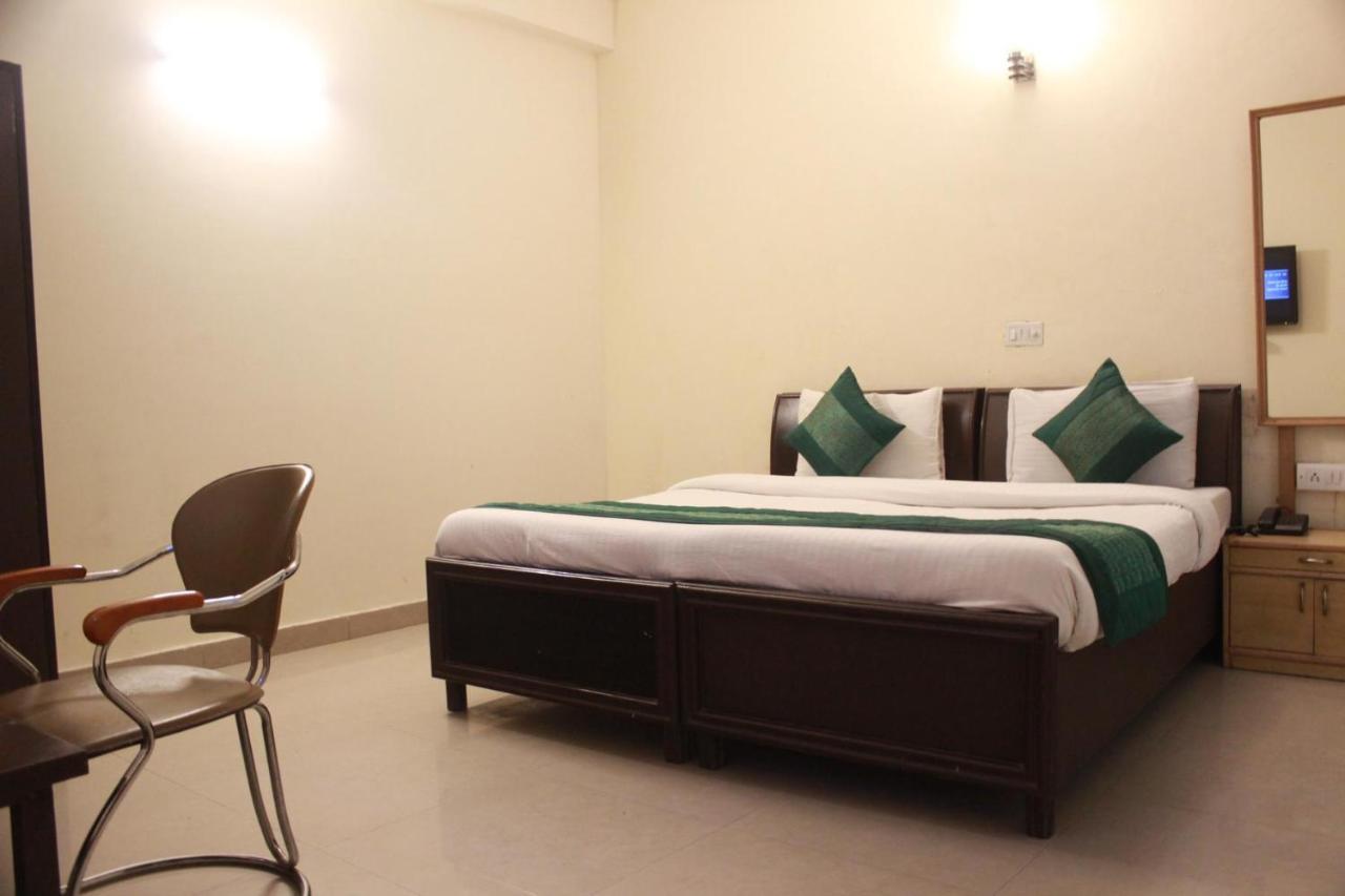 Hotel Smart Plaza ニューデリー エクステリア 写真